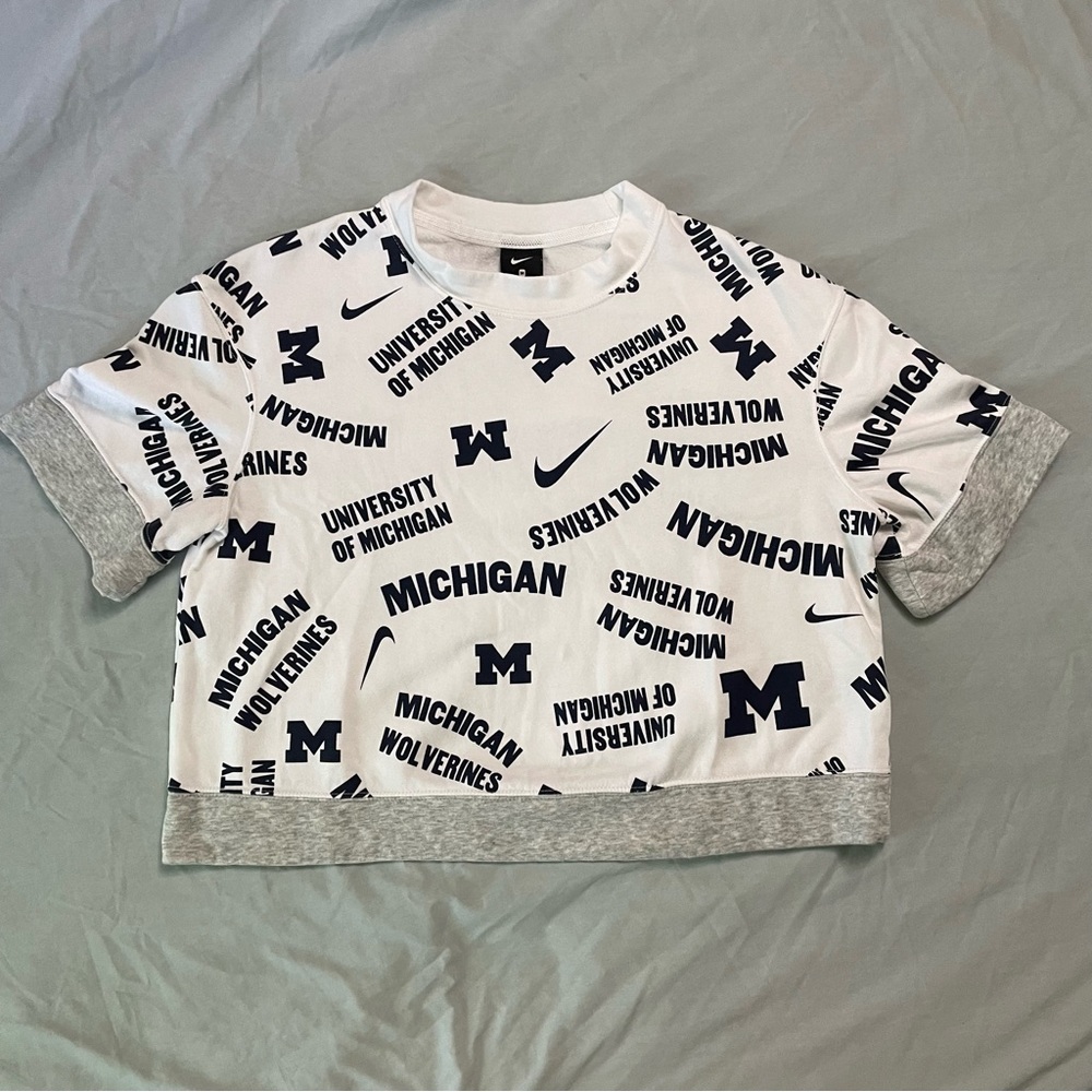 NOKE University of Michigan cropped sweatshirt tee with printed logos